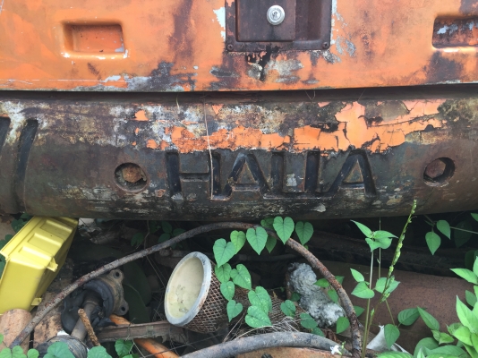 (ลงขายใหม่)รถขุดมีเก๋งตู้รถจอดหนูทำรัง..HALLA HE50 ขายตามสภาพ..มีใบดันหน้า