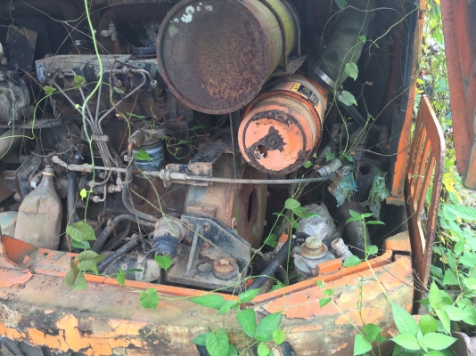 (ลงขายใหม่)รถขุดมีเก๋งตู้รถจอดหนูทำรัง..HALLA HE50 ขายตามสภาพ..มีใบดันหน้า