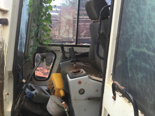 (ลงขายใหม่)รถขุดมีเก๋งตู้รถจอดหนูทำรัง..HALLA HE50 ขายตามสภาพ..มีใบดันหน้า