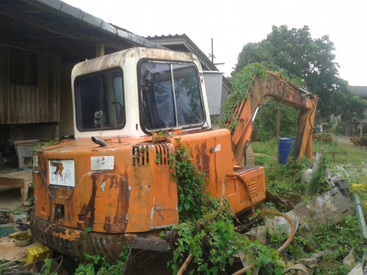 (ลงขายใหม่)รถขุดมีเก๋งตู้รถจอดหนูทำรัง..HALLA HE50 ขายตามสภาพ..มีใบดันหน้า