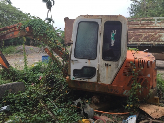 (ลงขายใหม่)รถขุดมีเก๋งตู้รถจอดหนูทำรัง..HALLA HE50 ขายตามสภาพ..มีใบดันหน้า