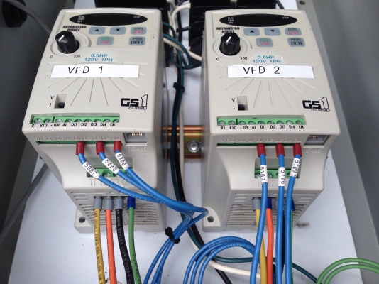 ขายตู้คอนโทรล พร้อม Inverter ขนาด 0.5HP ไฟเข้า 110V ออก 220V 2 ตัว สภาพสวย มี 3 ตู้ครับ ขายตู้คอนโทรล พร้อม Inverter ขนาด 0.5HP ไฟเข้า 110V ออก 220V 2 ตัว สภาพสวย มี 3 ตู้ครับ