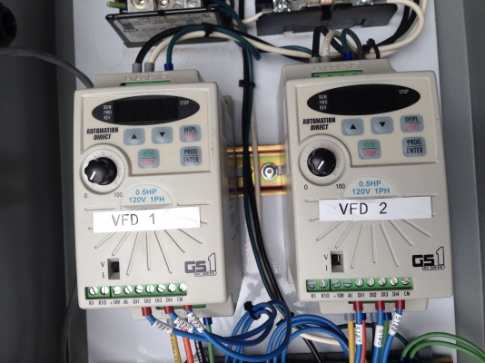 ขายตู้คอนโทรล พร้อม Inverter ขนาด 0.5HP ไฟเข้า 110V ออก 220V 2 ตัว สภาพสวย มี 3 ตู้ครับ ขายตู้คอนโทรล พร้อม Inverter ขนาด 0.5HP ไฟเข้า 110V ออก 220V 2 ตัว สภาพสวย มี 3 ตู้ครับ