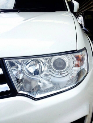 ขายไฟหน้า ปาเจโร่ ฮาโลเจน 1 คู่ มือ 2 พร้อมชุดหลอด