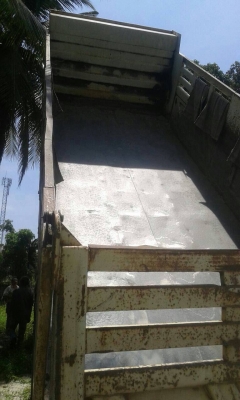 10ล้อดั้ม2เพลา300แรงปี53 FVZ..ไมล์150000.กิโล..รถสภาพเดิมๆ สวย...พร้อมใช้ เครื่องไม่เคยแกะ..