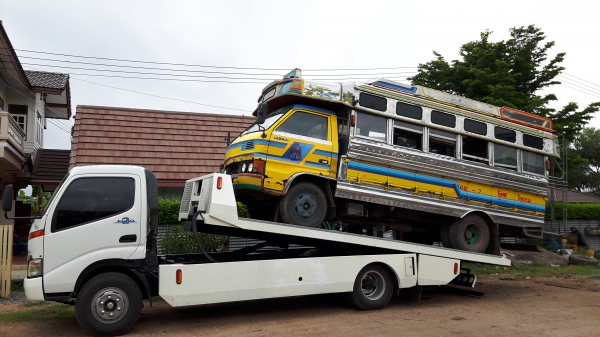 บริการเคลื่อนย้ายรถยนต์,เครื่องจักร,สิ่งของ ทุกชนิดทั่วไทย โดย รถยก,รถสไลด์ครับ.