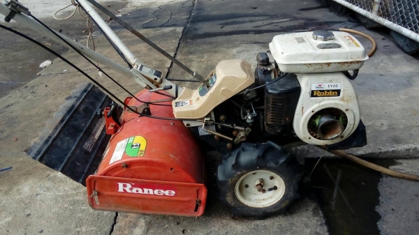 รถพรวนดิน