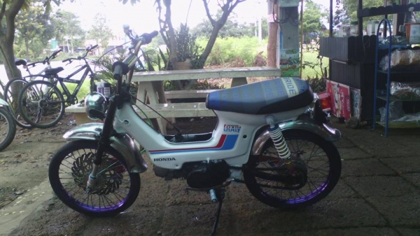 ขาย ชาลีเครื่องเวฟ100 ล้อ17 สีทูโทน เครื่องดี ท่อดัง รถพร้อมใช้ ไม่ ท.บ. ค่าตัว 7900 บาท สนใจทักเเชทหรือโทร.089-8054390 โอ๋ อยู่จังหวัด ลพบุรี