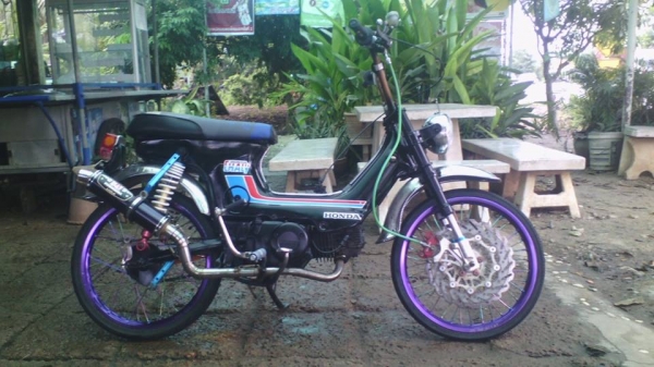 ขาย ชาลีเครื่องเวฟ100 ล้อ17 สีทูโทน เครื่องดี ท่อดัง รถพร้อมใช้ ไม่ ท.บ. ค่าตัว 7900 บาท สนใจทักเเชทหรือโทร.089-8054390 โอ๋ อยู่จังหวัด ลพบุรี