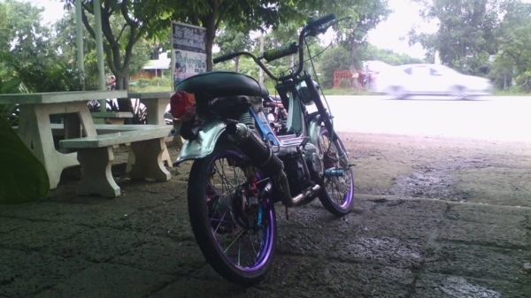 ขาย ชาลีเครื่องเวฟ100 ล้อ17 สีทูโทน เครื่องดี ท่อดัง รถพร้อมใช้ ไม่ ท.บ. ค่าตัว 7900 บาท สนใจทักเเชทหรือโทร.089-8054390 โอ๋ อยู่จังหวัด ลพบุรี