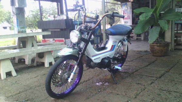 ขาย ชาลีเครื่องเวฟ100 ล้อ17 สีทูโทน เครื่องดี ท่อดัง รถพร้อมใช้ ไม่ ท.บ. ค่าตัว 7900 บาท สนใจทักเเชทหรือโทร.089-8054390 โอ๋ อยู่จังหวัด ลพบุรี