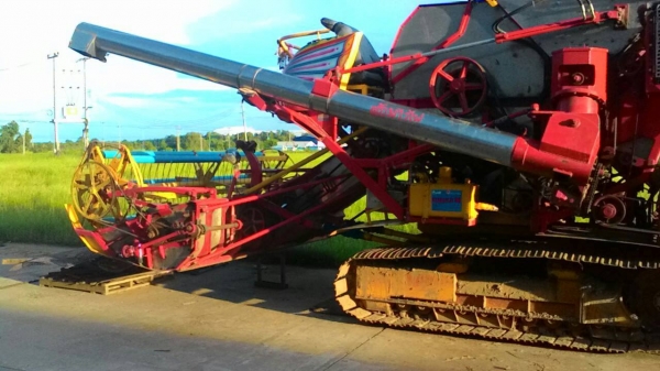 ขายรถเกี่ยวข้าว เกษตรพัฒนา ไอ้หนุ่มไวไฟปี 53 อุ้ม2.5ตัน เครื่อง jo8c(215)ปั้มอิตั้นคู่ 23 ตัวเดิน12ht