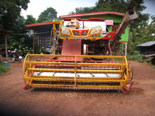 ขายรถเกี่ยวข้าวเกษตรพัฒนา เจ้าช้างไวไฟ ปี 50 เครื่องยนต์มิซู 225 แรงม้า ปั้มอิบตันเบอร์ 22 ตัวเดิน 12 HT สภาพดีพร้อมใช้งาน