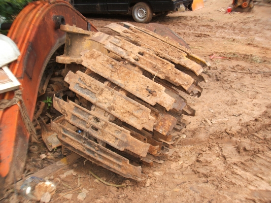 ขายโซ่รถเกี่ยวข้าว D4 พร้อมใบ สภาพ 70\% ขายคู่ราคา 40,000 บาทหรือแยก ราคา 20,000 บาท