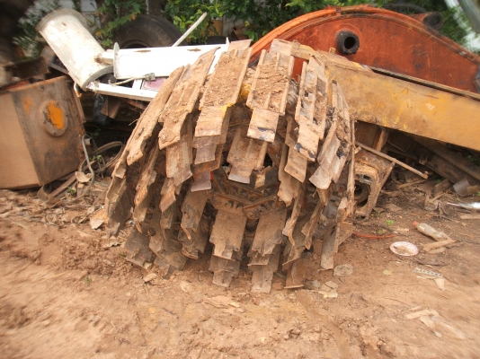 ขายโซ่รถเกี่ยวข้าว D4 พร้อมใบ สภาพ 70\% ขายคู่ราคา 40,000 บาทหรือแยก ราคา 20,000 บาท