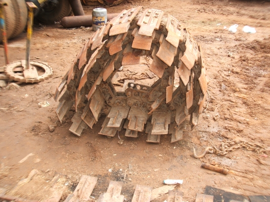 ขายโซ่รถเกี่ยวข้าว D4 พร้อมใบ สภาพ 70\% ขายคู่ราคา 40,000 บาทหรือแยก ราคา 20,000 บาท