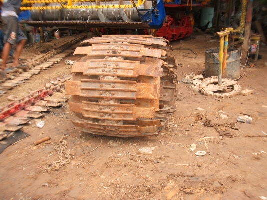 ขายโซ่รถเกี่ยวข้าว D4 พร้อมใบ สภาพ 70\% ขายคู่ราคา 40,000 บาทหรือแยก ราคา 20,000 บาท