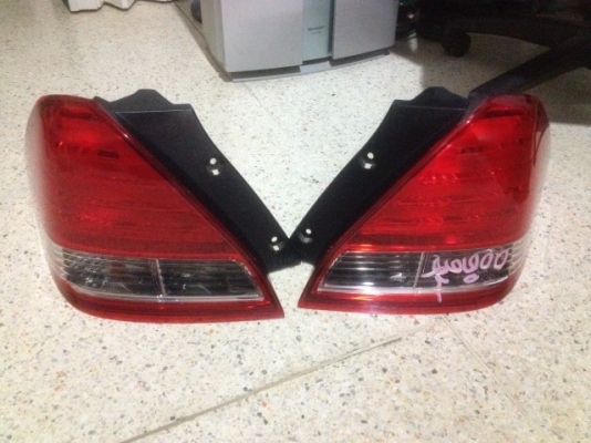 ไฟท้าย HONDA ODYSSEY RB1 ของเก่าญี่ปุ่นเเท้สภาพสวยใสๆคู่ละ