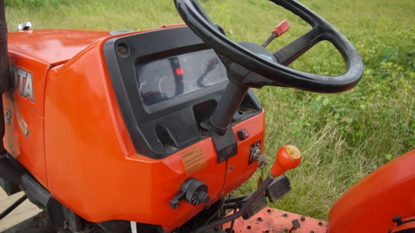 ขาย Kubota L2808 สองเพลา สภาพพร้อมใช้งาน สนใจติดต่อครับ