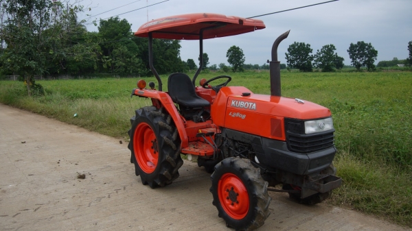 ขาย Kubota L2808 สองเพลา สภาพพร้อมใช้งาน สนใจติดต่อครับ