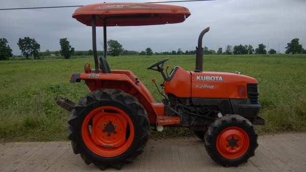 ขาย Kubota L2808 สองเพลา สภาพพร้อมใช้งาน สนใจติดต่อครับ