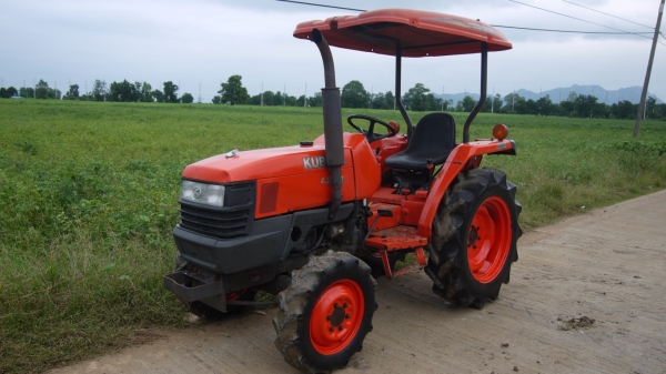 ขาย Kubota L2808 สองเพลา สภาพพร้อมใช้งาน สนใจติดต่อครับ