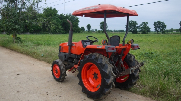 ขาย Kubota L2808 สองเพลา สภาพพร้อมใช้งาน สนใจติดต่อครับ