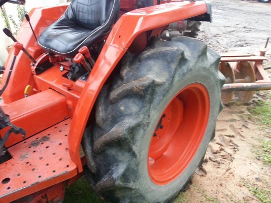 คูโบต้า L3408  4 WD 2 เพลาใบมีดดันหน้าช้าง ผาน 6 ช้าง พร้อมใช้งาน