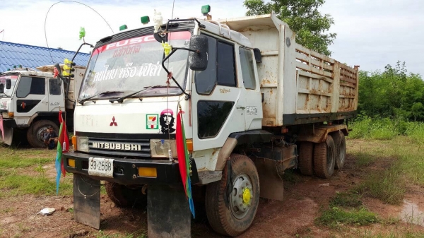 ขาย 10 ล้อดั้ม ไอ้หลง FN527M-TD ไม่มีทะเบียน เครื่อง 6D16 195 แรงม้า เกียร์ 10 สปีด เบรคใหญ่ เพลาบุ๋ม คัสซีสวยตลอดเส้น