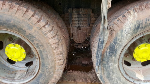 ขาย 10 ล้อดั้ม ไอ้หลง FN527M-TD ไม่มีทะเบียน เครื่อง 6D16 195 แรงม้า เกียร์ 10 สปีด เบรคใหญ่ เพลาบุ๋ม คัสซีสวยตลอดเส้น