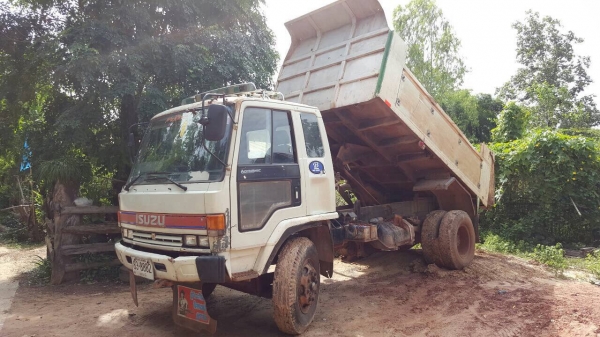 ขาย 6 ล้อดั้ม ยาง 900/20 เครื่อง EH700 168 แรงม้า เกียร์ HO เฟืองท้ายจัมโบ้ เบรคทิฟฟี่ พาวเวอร์ คัสซีสวยตลอดเส้น ทะเบียนพร้อมโอน