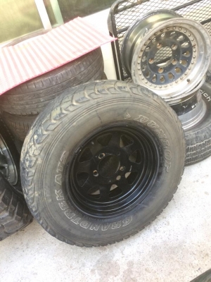 ขายล้ออะไหล่ ใส่ คารีเบี้ยน วีทาร่า พร้อมยาง30'นิ้ว สภาพดี ไม่ผุ