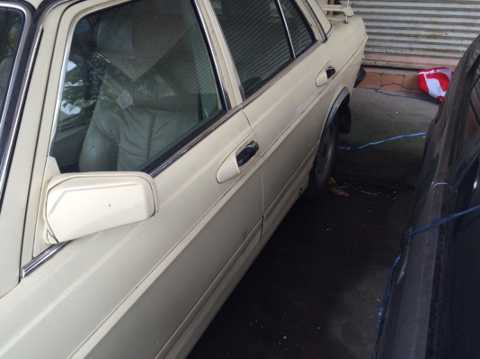 ขายด่วนเบ้นซ์  230 E ปี1988 เครื่องเดิม 230 เบ็นซินเดิมติดแก็ส รถวิ่งได้มีผุนิดหน่อย