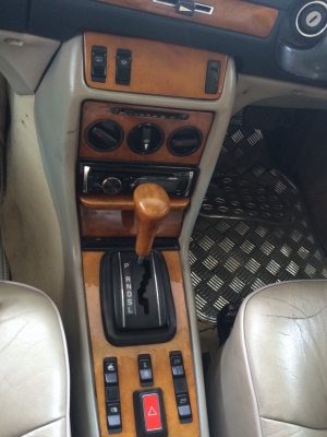 ขายด่วนเบ้นซ์  230 E ปี1988 เครื่องเดิม 230 เบ็นซินเดิมติดแก็ส รถวิ่งได้มีผุนิดหน่อย