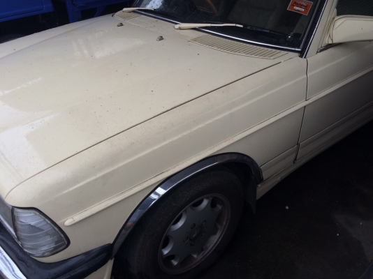 ขายด่วนเบ้นซ์  230 E ปี1988 เครื่องเดิม 230 เบ็นซินเดิมติดแก็ส รถวิ่งได้มีผุนิดหน่อย