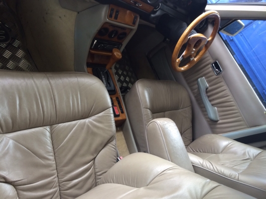 ขายด่วนเบ้นซ์  230 E ปี1988 เครื่องเดิม 230 เบ็นซินเดิมติดแก็ส รถวิ่งได้มีผุนิดหน่อย