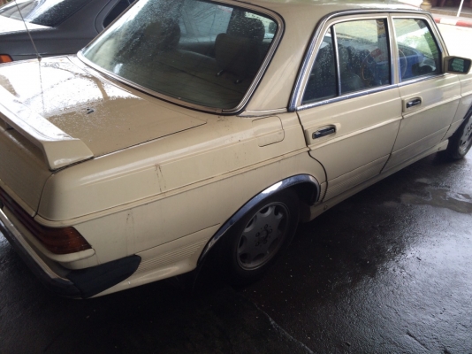 ขายด่วนเบ้นซ์  230 E ปี1988 เครื่องเดิม 230 เบ็นซินเดิมติดแก็ส รถวิ่งได้มีผุนิดหน่อย