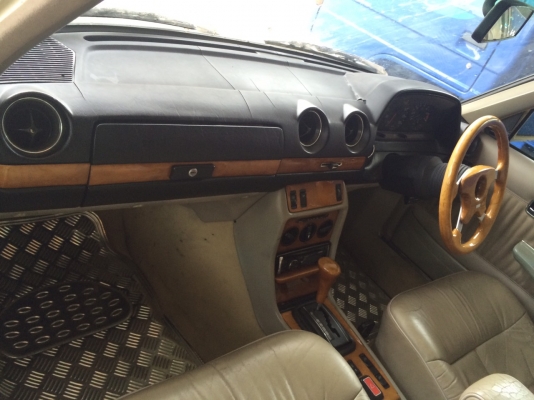 ขายด่วนเบ้นซ์  230 E ปี1988 เครื่องเดิม 230 เบ็นซินเดิมติดแก็ส รถวิ่งได้มีผุนิดหน่อย