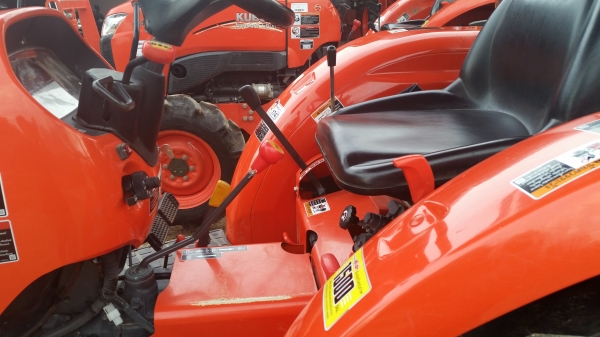 ขายรถไถคูโบต้า  KUBOTA   L 3608SP พร้อมชุดใบมีดดันหน้าคานล่าง