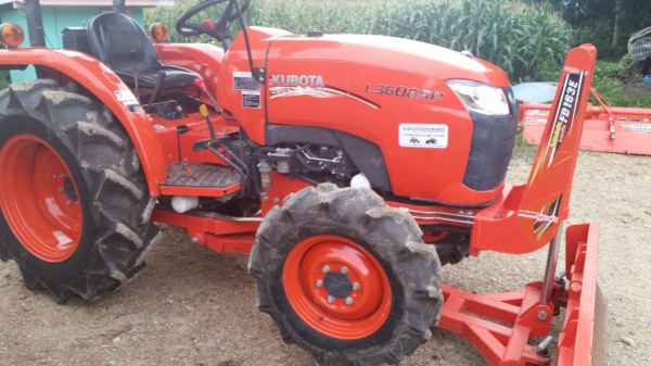 ขายรถไถคูโบต้า  KUBOTA   L 3608SP พร้อมชุดใบมีดดันหน้าคานล่าง