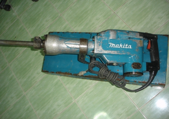 ขายเครื่องสกัดคอนกรีต(สกัดไฟฟ้า) 1510 วัตต์ Makita รุ่น HM1306