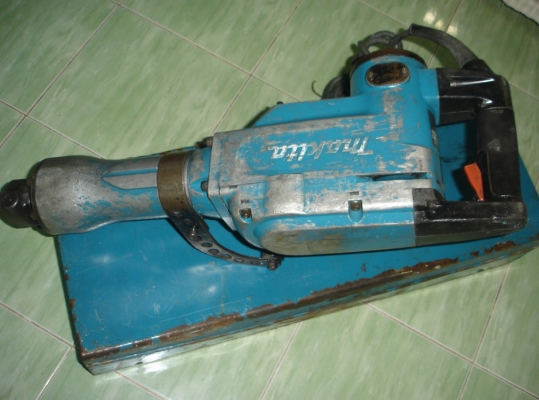 ขายเครื่องสกัดคอนกรีต(สกัดไฟฟ้า) 1510 วัตต์ Makita รุ่น HM1306