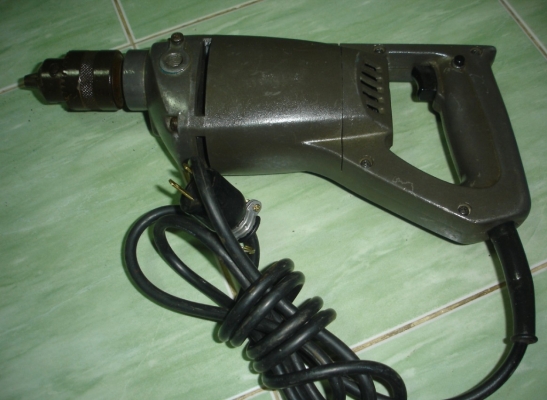 ขายสว่านไฟฟ้า makita 13mm. รุ่น 6301 (700w.)