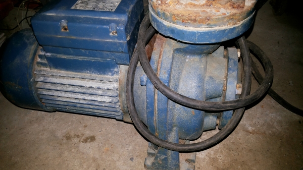 ปั๊มน้ำ Pilot ขนาด 3 แรงม้า ขนาดท่อเข้าออก 3 นิ้ว ได้ปริมาณน้ำ 1050 ลิตรต่อนาที