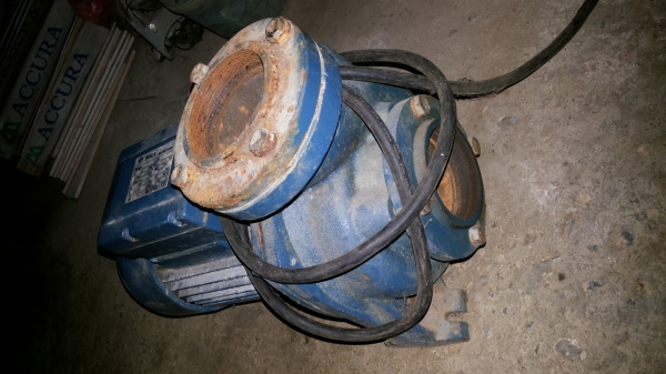 ปั๊มน้ำ Pilot ขนาด 3 แรงม้า ขนาดท่อเข้าออก 3 นิ้ว ได้ปริมาณน้ำ 1050 ลิตรต่อนาที