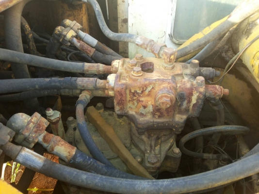 ขายรถแบคโฮ KOMATSU PC200-5 ใส่เครื่อง 200-3 ไม่มีปั๊มโซล่า เทอร์โบ ปั๊มไฮดรอลิคท้ายเครื่อง ราคา 300000