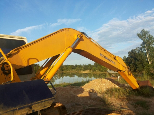 ขายรถแบคโฮ KOMATSU PC200-5 ใส่เครื่อง 200-3 ไม่มีปั๊มโซล่า เทอร์โบ ปั๊มไฮดรอลิคท้ายเครื่อง ราคา 300000