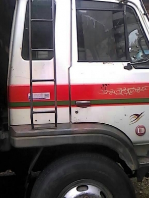 ขาย10ล้อร่อง1เพลา นิสสันUD 185HO7C แชชซีสวยเครื่องดี สภาพวิ่งใช้งานปกติ แอร์เย็น พ.เพาเวอร์ เบรคลมทิฟฟี่