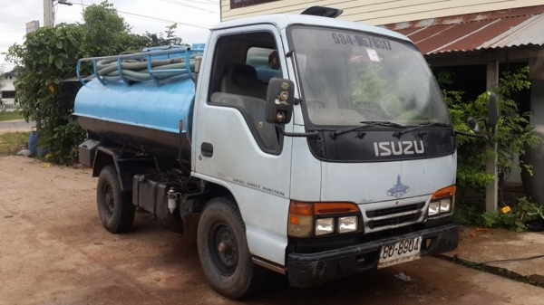 ขายอีซูซุ NKR88แรงห้างแท้ หัวการ์ตูนปี43 ถึงหนาขนาด4,000 ลิตร พร้อมปั๊มดูด เครื่องดี มือเดียวป้ายแดง สภาพพร้อมใช้งานระบบดี หรือใส่กระบะได้ เอกสารเล่มทะเบียนพร้อมชุดโอน