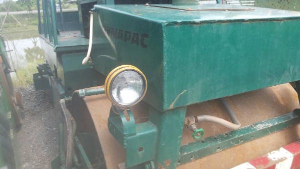 ขายด่วนครับ รถบดเล็ก เบรคดาว 8 ตัน ล้อเหล็ก DYNAPAC รถสวยพร้อมใช้งานครับ